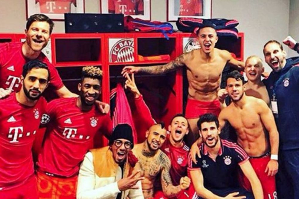 Fudbaler Bajerna najružnijim mogućim stajlingom proslavio pobedu na Juventusom! (VIDEO)