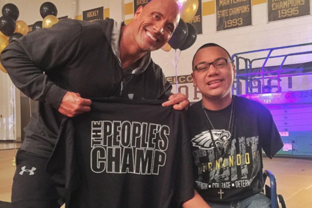 Plakaćete kao beba na potresnu sudbinu ovog NASMEJANOG dečaka bez ruke i noge!