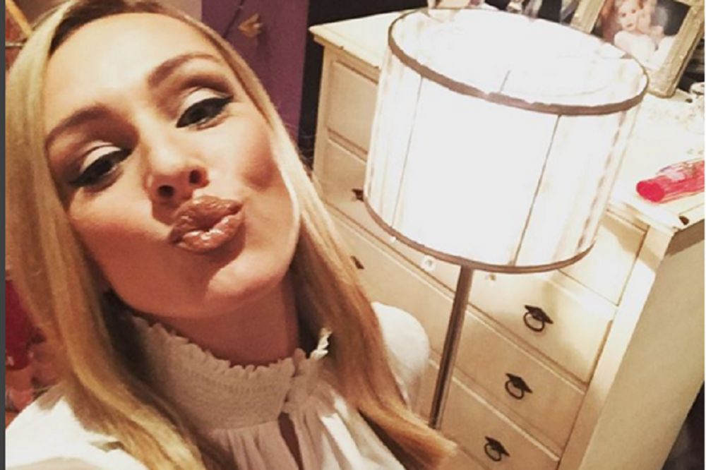 Ne vole takav svet! Anabelinu ćerkicu šikaniraju i izbegavaju drugovi iz škole! (FOTO)