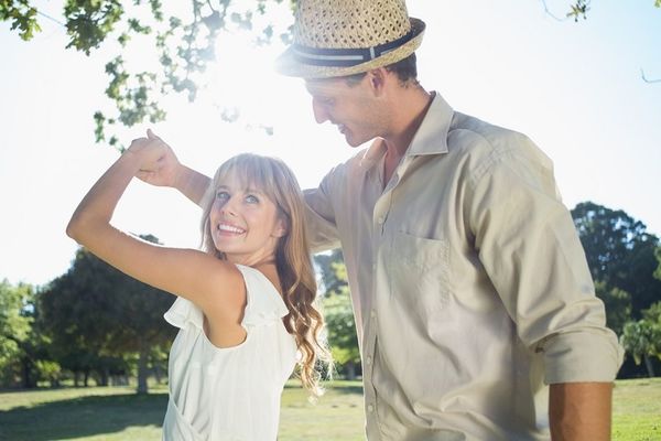 Zaljubljeni ste do ušiju i pravite gluposti. Zvuči poznato? (GIF)