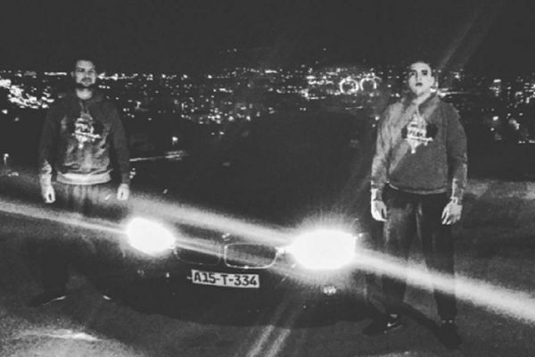 Veljko <3 Srbiju! Obuo air max i počeo da brani Kosovo! (FOTO)