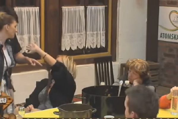 Nije izdržala! Natalija htela da polomi glavu Jeleni Golubović! (FOTO) (VIDEO)