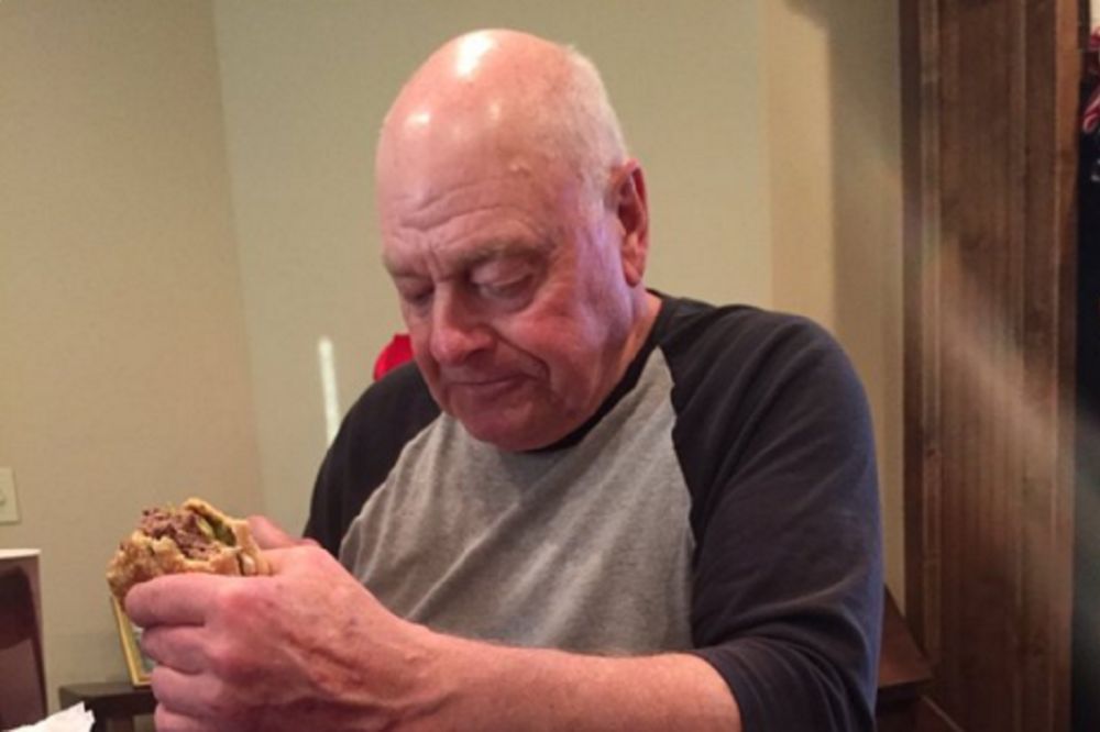 Kada pročitate ovu vest svi ćete poželeti da zagrlite ovog deku! (FOTO)