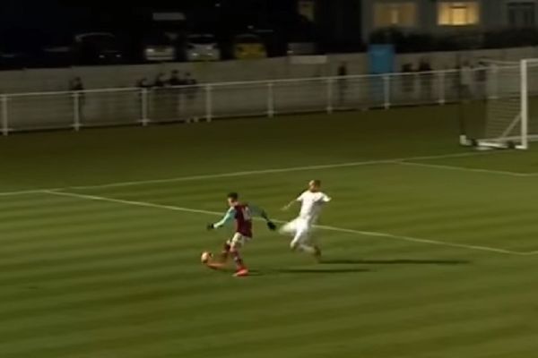 Besni pit-bul: Martin Škrtel se iživljavao nad decom na meču sa Vest Hemom U21! (VIDEO)