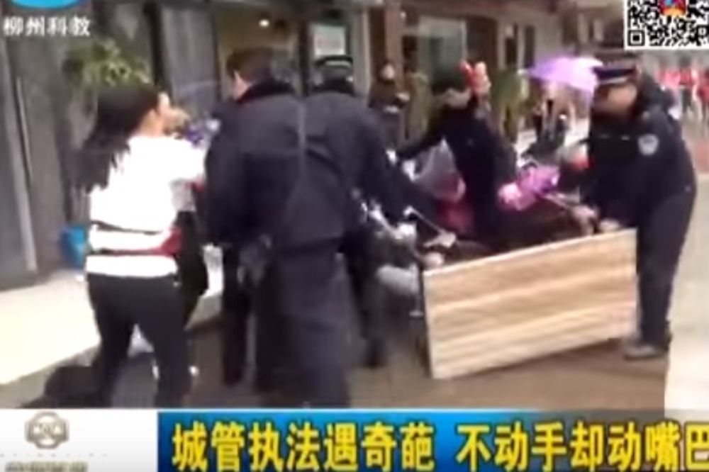 Besni prodavac se potukao sa policijom zbog tezge, a onda im je uradio nešto što niko nije očekivao! (VIDEO)