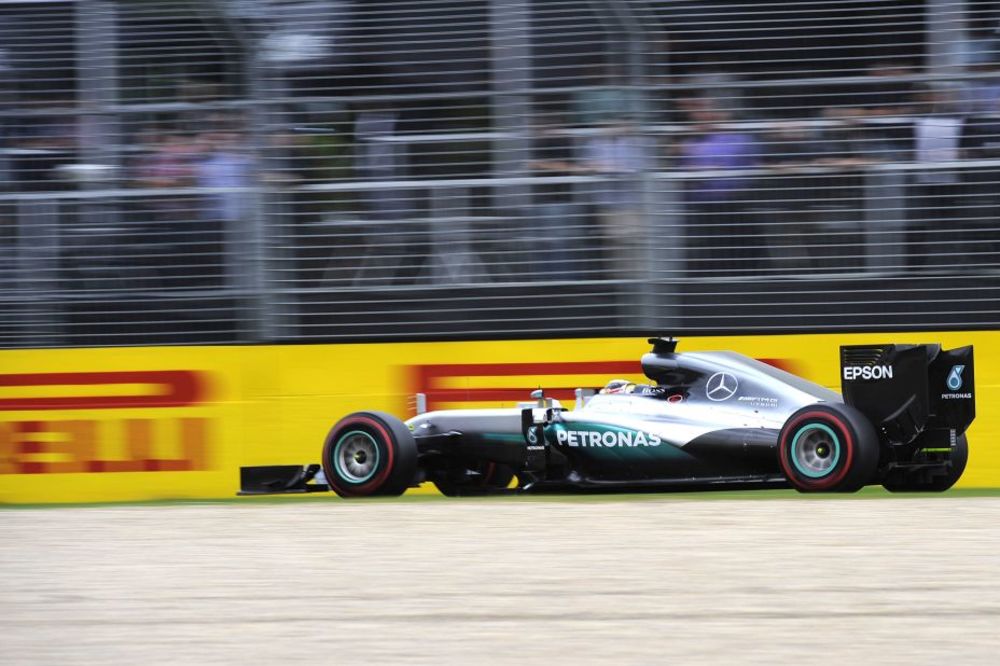 Nova sezona stara priča: Hamiltonu pol pozicija i jubilej u Melburnu! (FOTO)