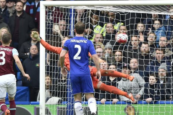 Fabregas je imao odgovor na Lansinijev projektil: Strašan pogodak iz slobodnog udarca! (VIDEO)