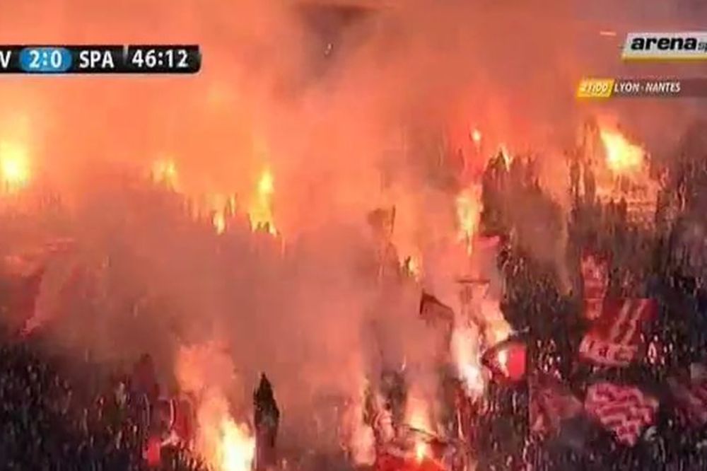 Goreo je Sever: Delije spektakularnom bakljadom otvorile drugo poluvreme protiv Spartaka! (VIDEO)