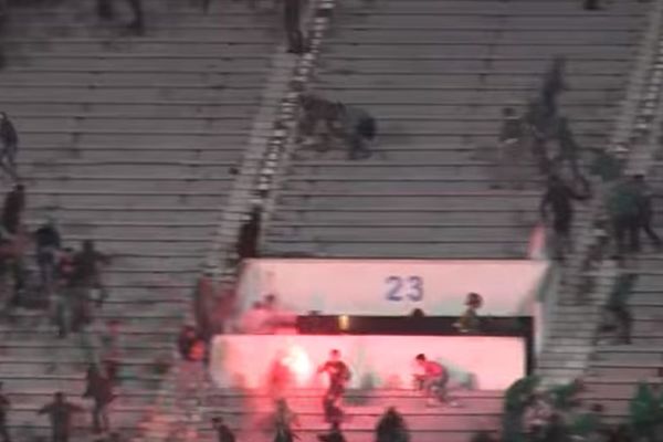 2 osobe ubijene, 50 povređeno u tuči navijača u Maroku kakva do sada nije viđena! (VIDEO)