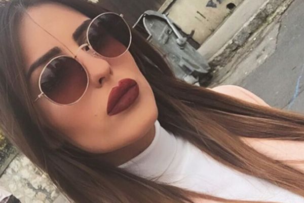 Baš je nevaljala! Šta to radi sa jezikom mala Anastasija? (VIDEO)