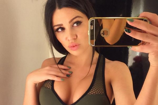 Pozdrav proleću: Stanija fotkala ruže, ali svi su gledali u nešto drugo! (FOTO)