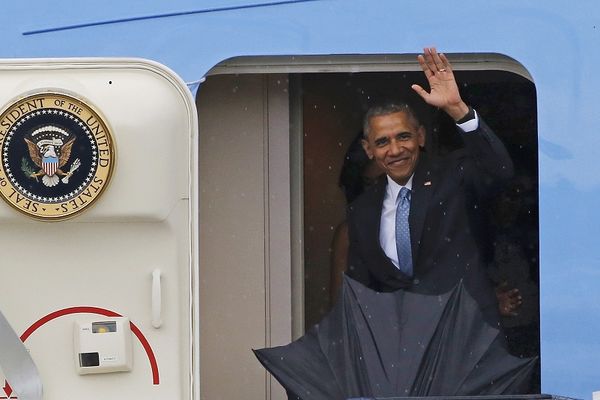 Istorijska poseta Kubi: Obama sleteo u Havanu (FOTO)