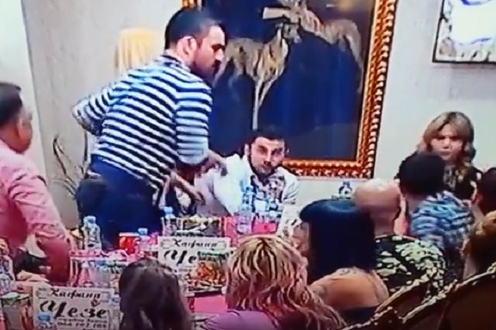 Ništa novo u Parovima! Slađa Vesnu polila vrelom kafom, a posle je gađala čašom! (FOTO) (VIDEO)