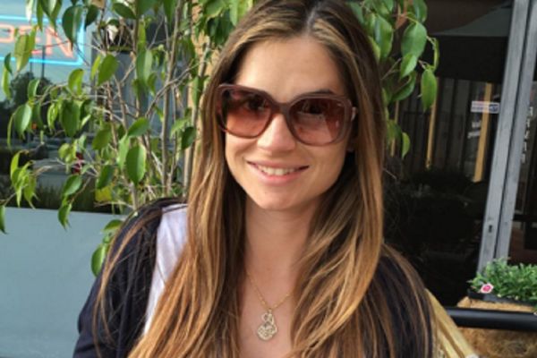 Da li ste videli lepšu mamu? Mara Karan se opasno namunjila za prvi provod posle porođaja! (FOTO)