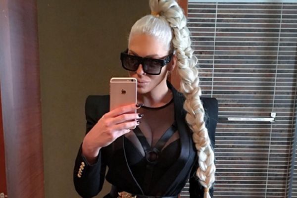 Za dame sa velikom... Karleuša opet obukla hit suknju, ali zbog ove je proziva ceo net! (FOTO)