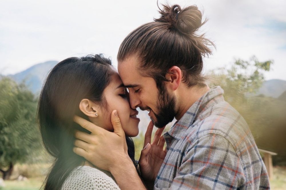 Mala tajna: Zašto zatvarate oči dok se ljubite? (FOTO)