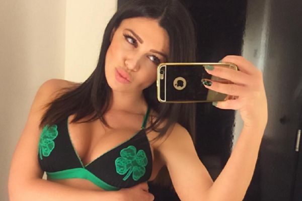 Ono kad Stanija ispozira! Ko bi joj odoleo u ovoj pozi? (FOTO)