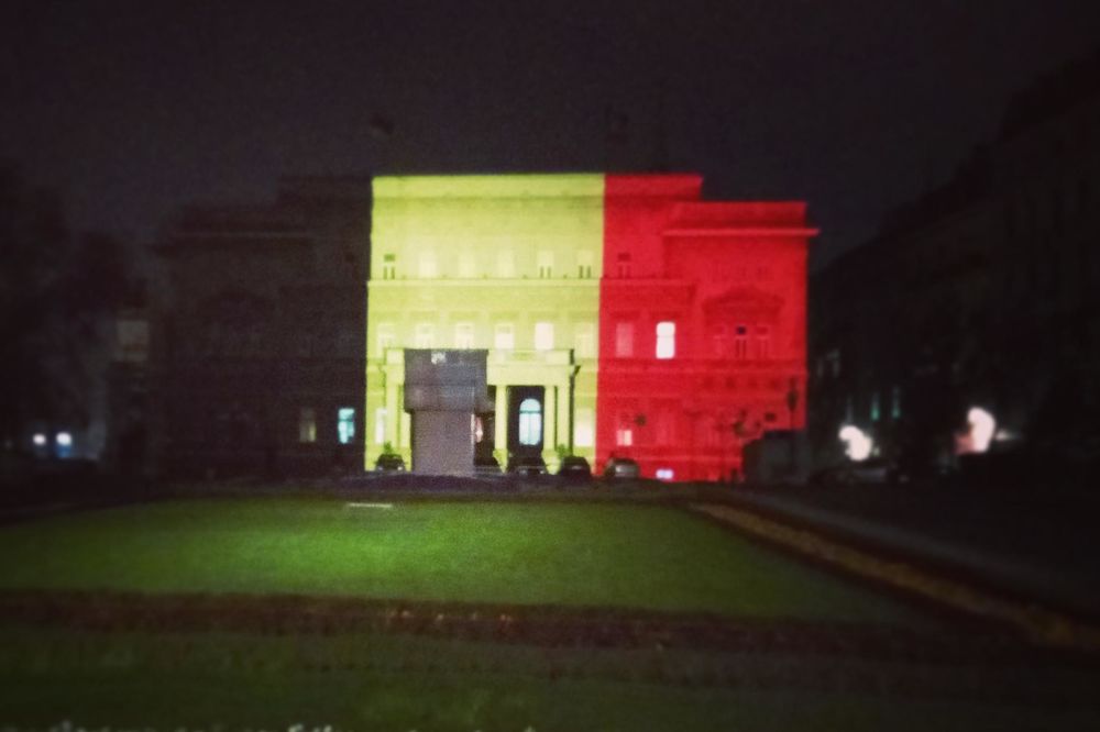 I Beograd je danas Brisel: Skupština grada u bojama Belgije! (FOTO)
