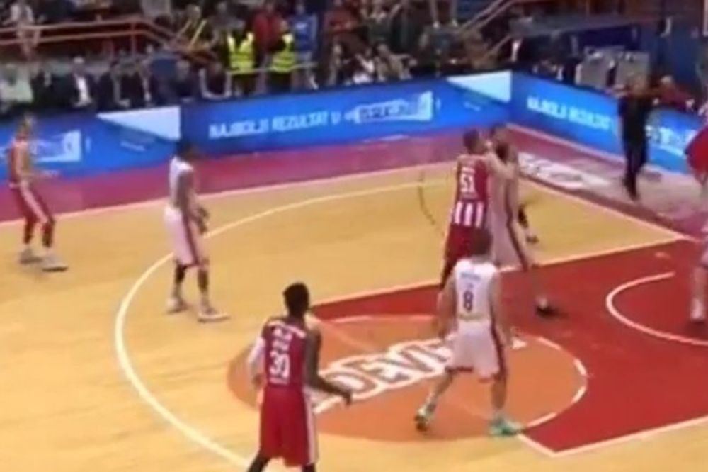 Da li nego može da ga vidi? Nebesko zakucavanje Tarensa Kinzija! (VIDEO)