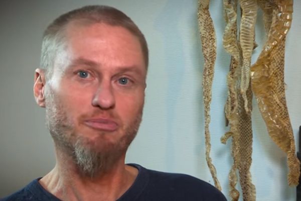 Pustio je da ga ujedu dve najotrovnije zmije, kako bi dokazao poentu! (VIDEO)