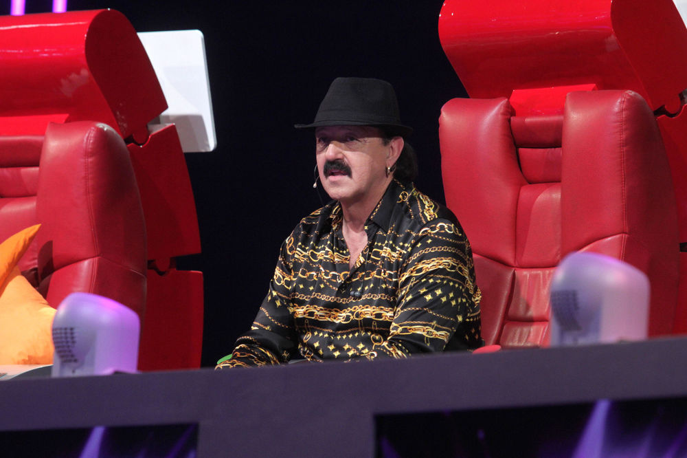 Eksplozija seksepila u Pinkovim zvezdama! Naša najhot pevačica menja Harisa Džinovića! (FOTO)