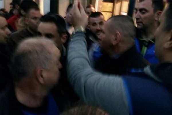 Čankovi i Dačićevi se hvatali za guše prilikom predaje liste! (FOTO)