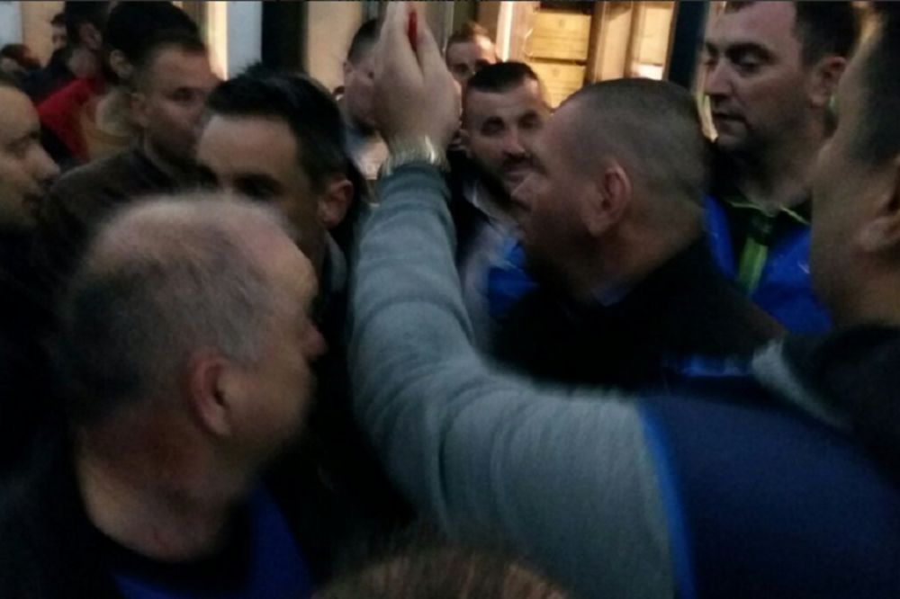 Čankovi i Dačićevi se hvatali za guše prilikom predaje liste! (FOTO)