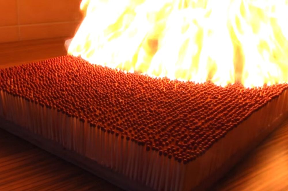 Hiljade šibica u plamenu zapalilo internet! (VIDEO)