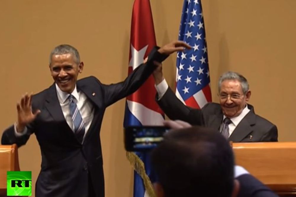 Kastro iskulirao Obamu i odgurnuo ruku američkog predsednika (VIDEO) (GIF)