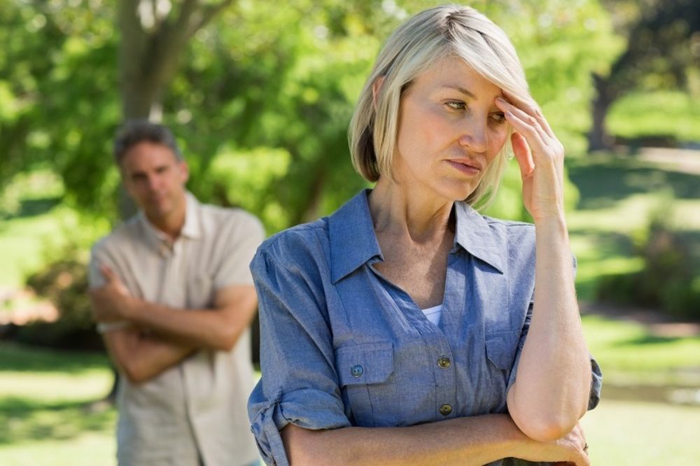 Ćero, kad ćeš da se udaš: Zašto devojke u Srbiji sve kasnije ulaze u brak i rađaju decu?