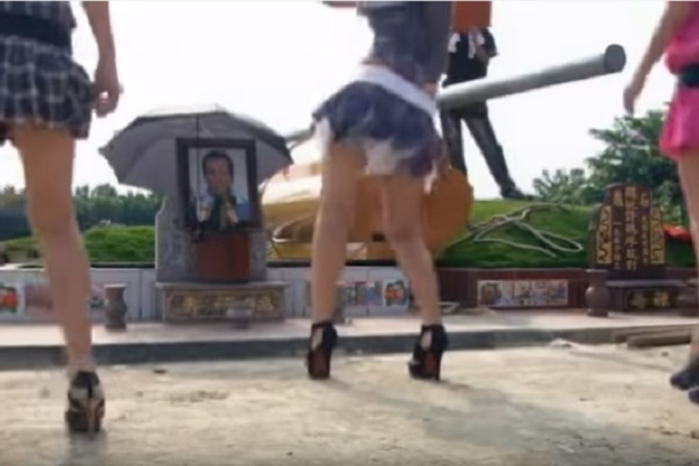 Striptiz na sahranama: Šta nije u redu sa ovim ljudima? (VIDEO)