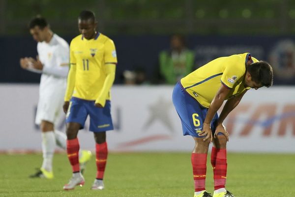 Kada neće onda stvarno neće: Da li je ovo najmalerozniji fudbaler na svetu? (VIDEO)