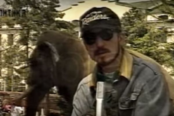 Sećate se srpskog Betmena? Bio je najveća faca u gradu, a i danas je ozbiljan šmeker! (FOTO)