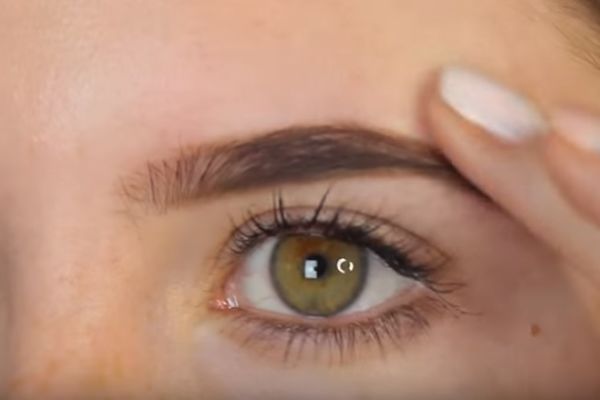 Nerviraju vas obrve? Evo kako najlakše možete da ih promenite (VIDEO)