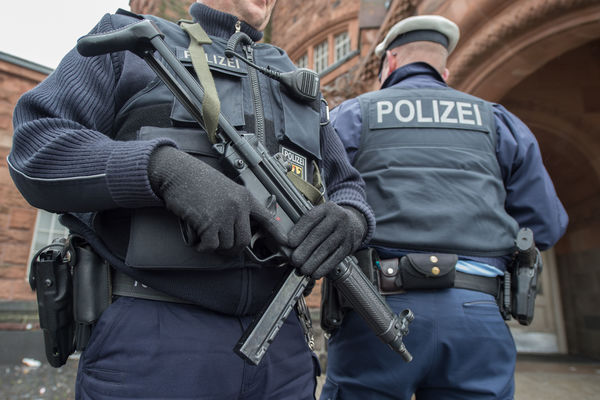 Tenzija u Briselu: Terorista držao ženu i dete kao taoce! (VIDEO)