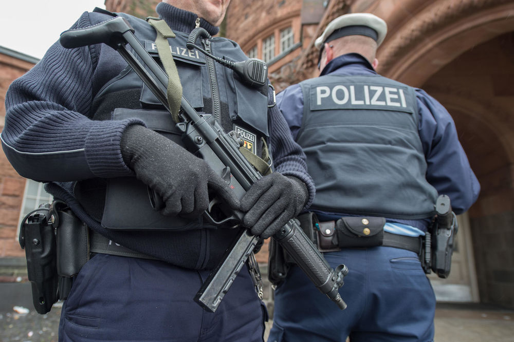 Tenzija u Briselu: Terorista držao ženu i dete kao taoce! (VIDEO)