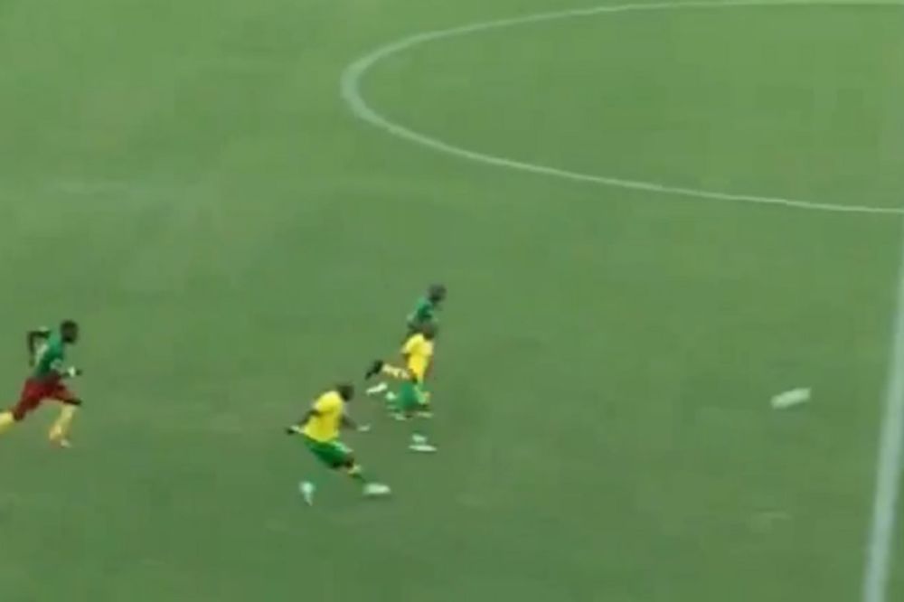 Kandidat za Puškaš nagradu: Lob sa više od pola terena u klasiku afričkog fudbala! (VIDEO)
