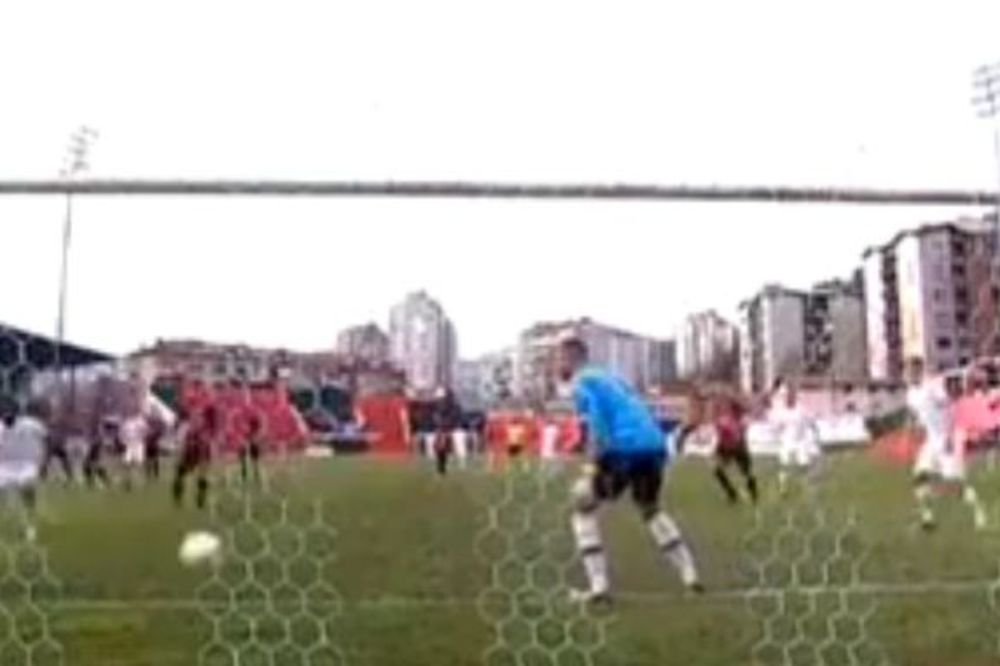 Šou na srpskim terenima: Pogledajte komičan gol Napretka protiv Slobode! (VIDEO)