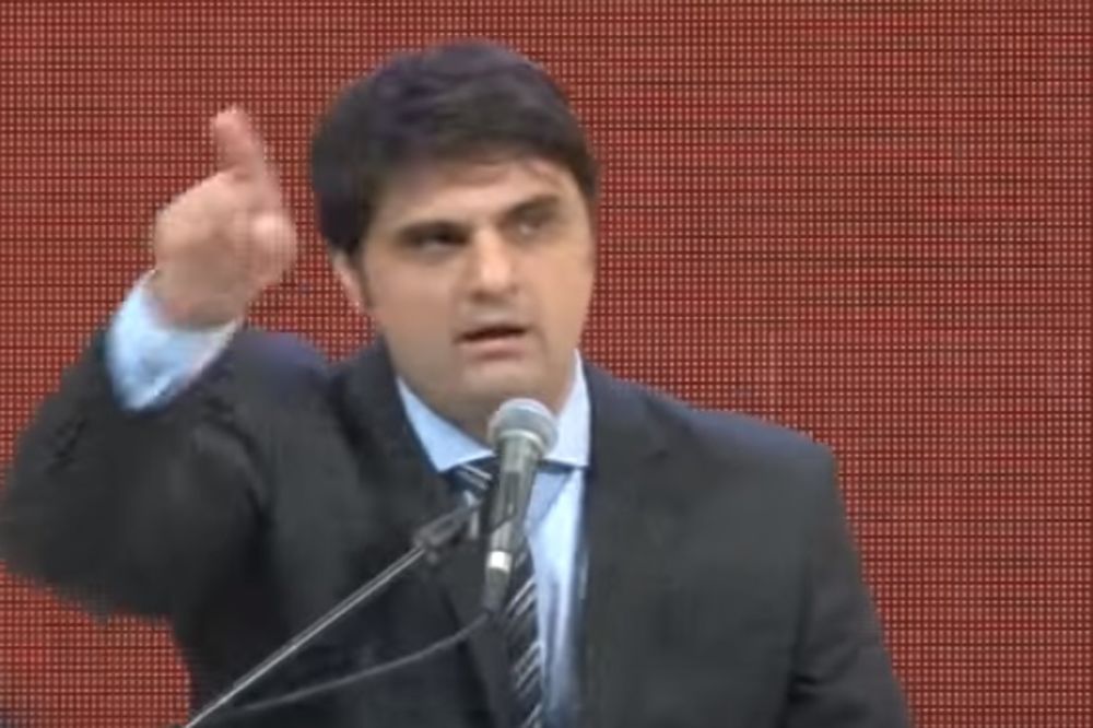 Svi smo dužni Vučiću svaki sekund i milimetar naših života: Zastrašujući govor naprednjaka iz Šapca! (GIF) (VIDEO)