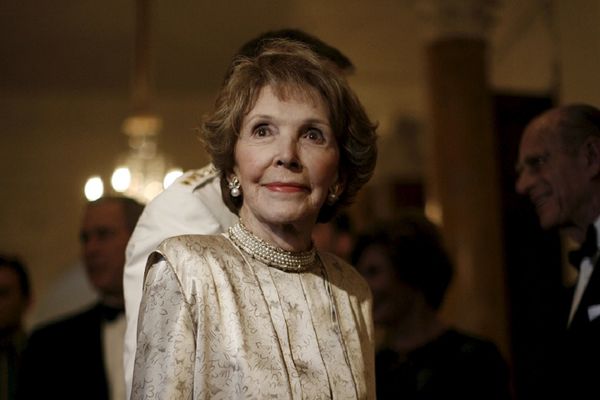 Čitulja za Nensi Regan u srpskim novinama! Ko se to oprostio od bivše američke prve dame (FOTO)