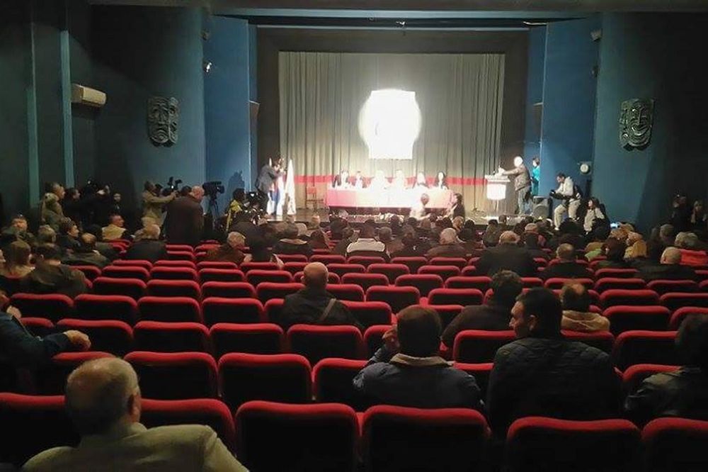 Evo koliko ljudi dođe na skup SNS kad nema organizovanih autobusa: Zoranu dočekala šaka jada (FOTO)