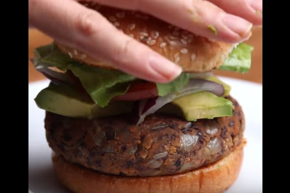 Najzdraviji burger na svetu koji možete napraviti sami (RECEPT) (VIDEO)