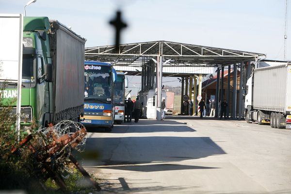 Na šteti svi, a niko ne popušta: Kosovo dnevno gubi 100 hiljada, Srbija 21 hiljadu evra