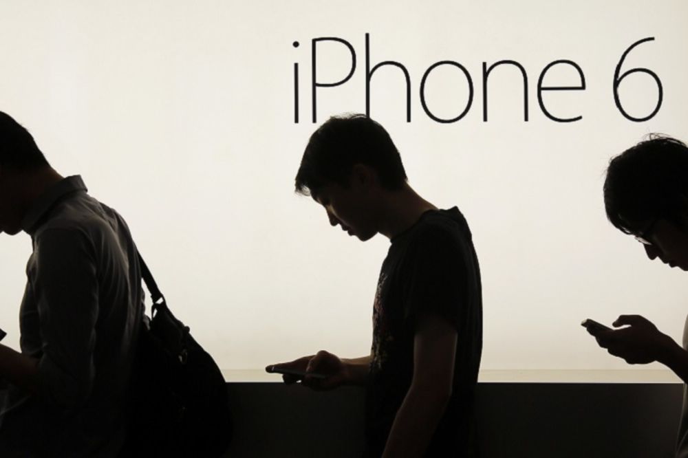 Odsekao sebi prst jer su roditelji hteli da mu uzmu ajfon!? (FOTO) (GIF)