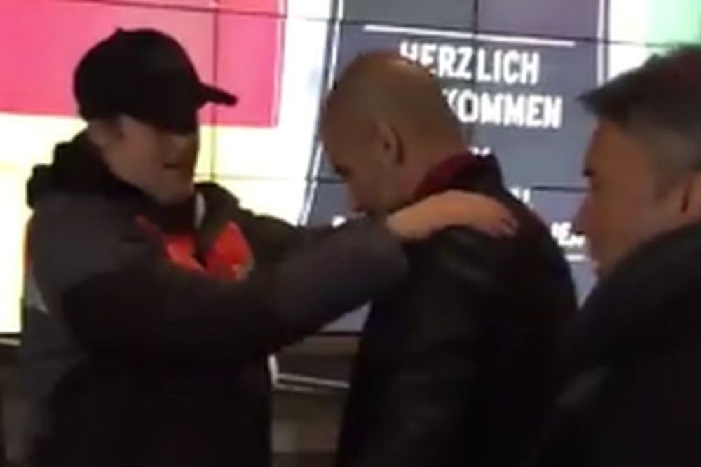 I ako si Gvardiola ne znači da nećeš biti detaljno pretresen kada ulaziš na stadion! (VIDEO)