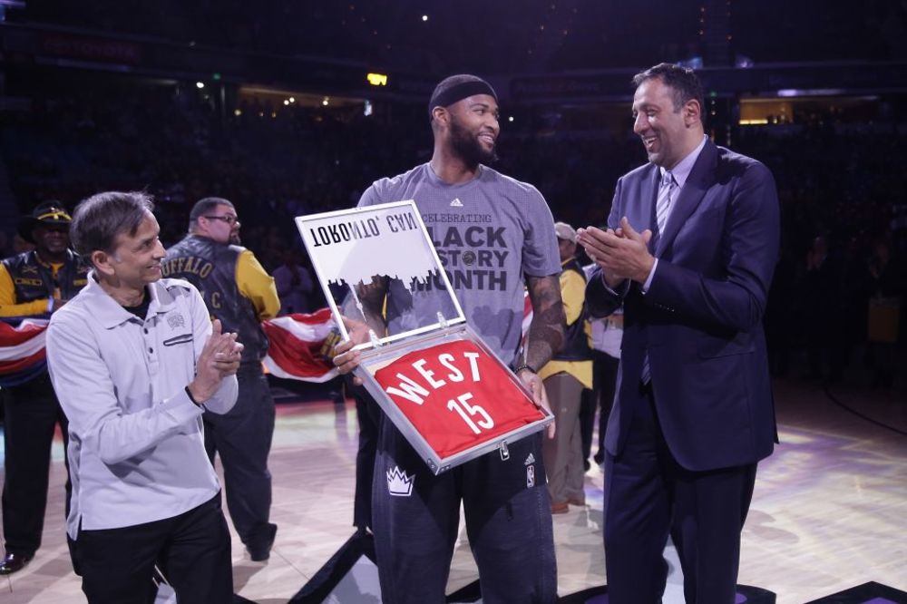 Divac nastavlja misiju u Sakramentu: Legenda Kingsa produžuje ugovor sa klubom! (FOTO)