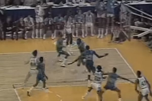 Majkl Džordan zadao domaći zadatak igračima svog univerziteta pred mečeve godine! (VIDEO)