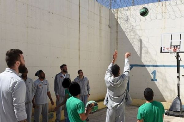 Raduljica i saigrači uvideli realnost posle posete zatvoru u Atini! (FOTO)