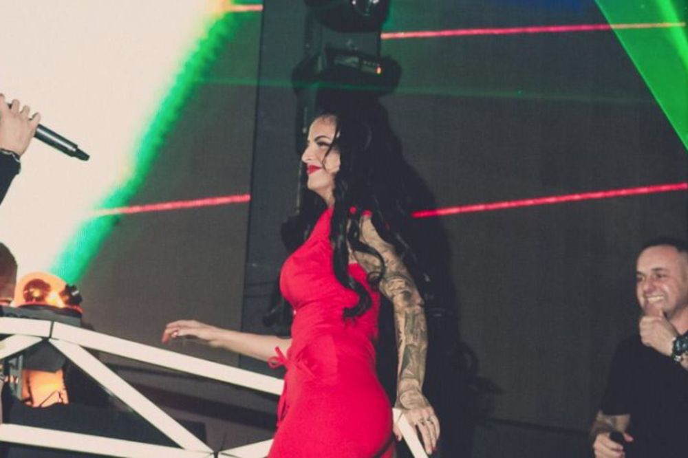 Ludilo kao 90-tih: Šta se desi kad su na bini Slađa, Ivan Gavrilović i Jelena Krunić? (FOTO)