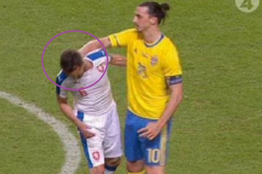 Iskulirao, laktao, hvatao za gušu: Zlatan Ibrahimović divljao na meču protiv Češke! (VIDEO)